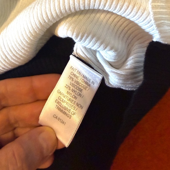 Black and white two-tone ribbed cropped V-neck soft cardigan NWT - Picture 5 of 8